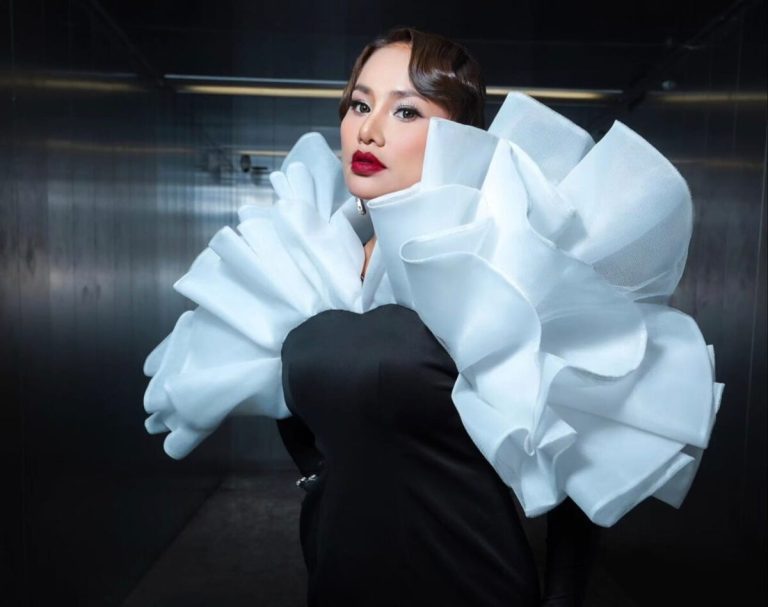 Muat naik hantaran di IG, Elly Mazlein perli siapa?