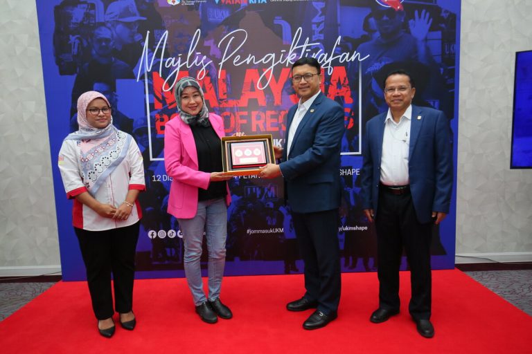 Kolaborasi Suria FM dan UKM catat sejarah Malaysia Book of Records