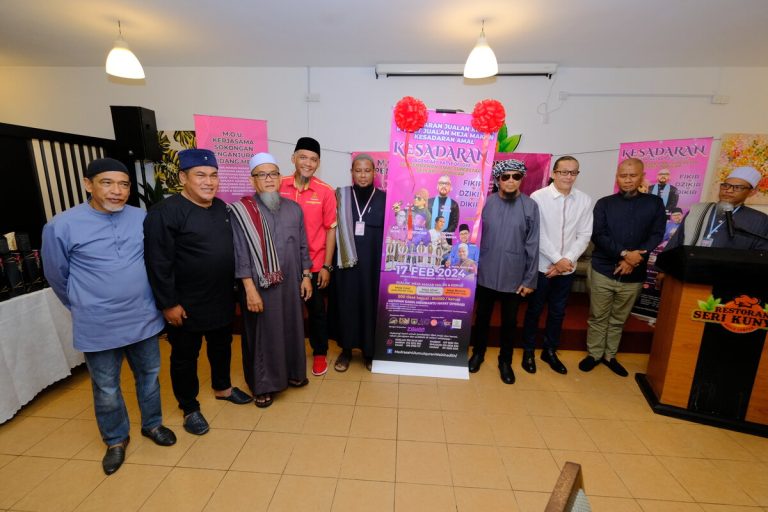 Lima otai rock bersatu jayakan konsert bantu madrasah Al-Muqwa