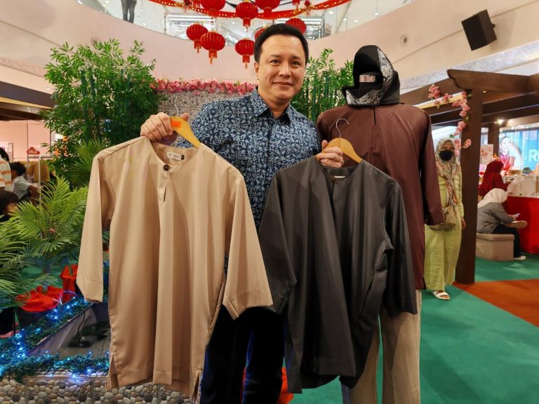 Dari kemeja batik, Eizlan tercetus idea hasilkan baju kurta