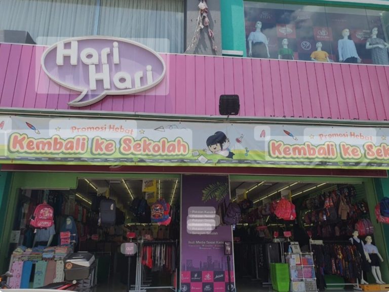 Pusat Pakaian Hari-Hari tawar diskaun uniform sekolah dan kasut