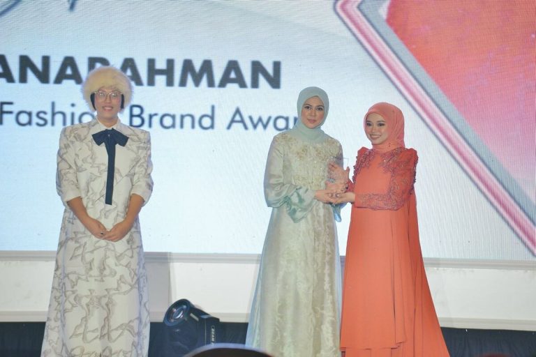 Tengku Permaisuri Selangor sampaikan anugerah kepada 13 ikonik fesyen hijab