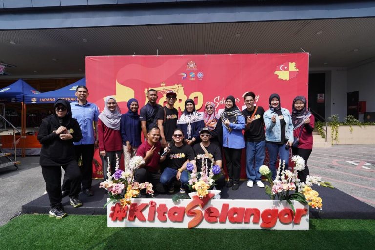Suria FM belanja makan 100 orang pendengar