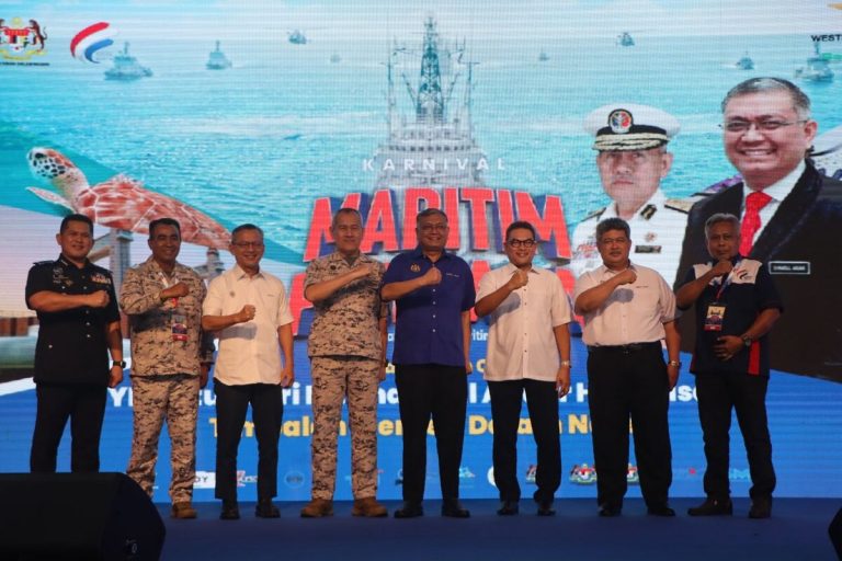 Persembahan demonstrasi ‘pukau’ pengunjung Karnival Maritim Perkasa