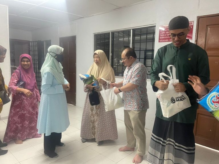 Adun Lembah Jaya semai kebaikan melalui Program Edaran Kari Ayam