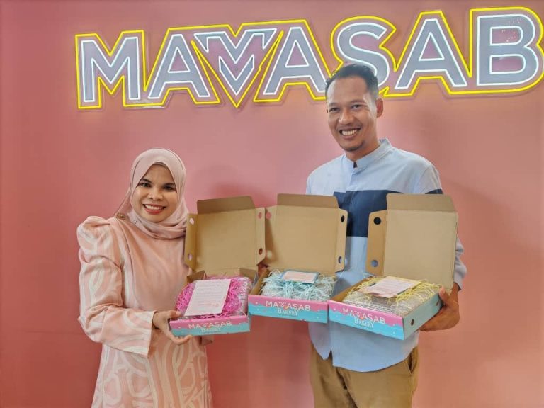 Meraikan sambutan hari ibu, guru dan jururawat, Mamasab edar 3,000 biji kek  