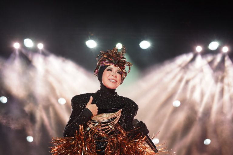 Persembahan bertenaga Melly Goeslaw pikat lebih 9,000 penonton di Axiata Arena