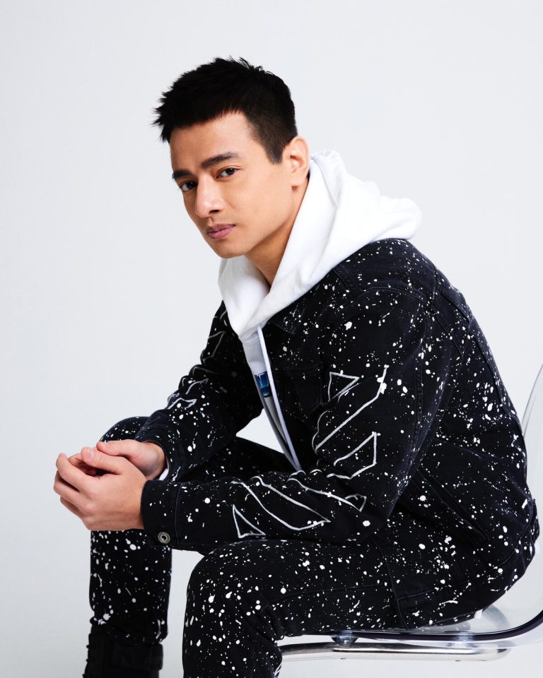 Keluar dari ‘pertapaan’, Dafi tampil dengan Hellooo!