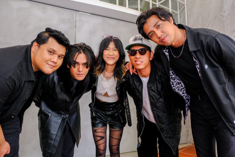 Naim Daniel tampil dengan kugiran ‘MUAH!’