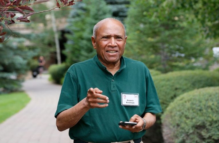 Ananda Krishnan disemadikan hari ini