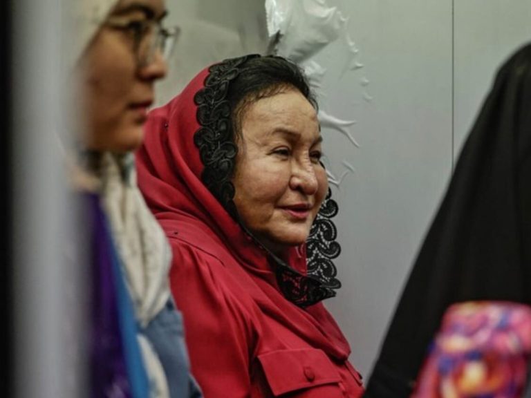 Rosmah dibebaskan, mahkamah batalkan 17 tuduhan pengubahan wang haram dan gagal isytihar pendapatan