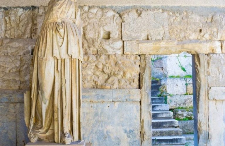 Patung Yunani berusia 2,000 tahun ditemui dalam beg sampah di Greece