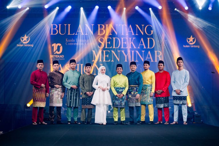 Bulan Bintang rayakan sedekad kejayaan dengan pertunjukan fesyen menyinar