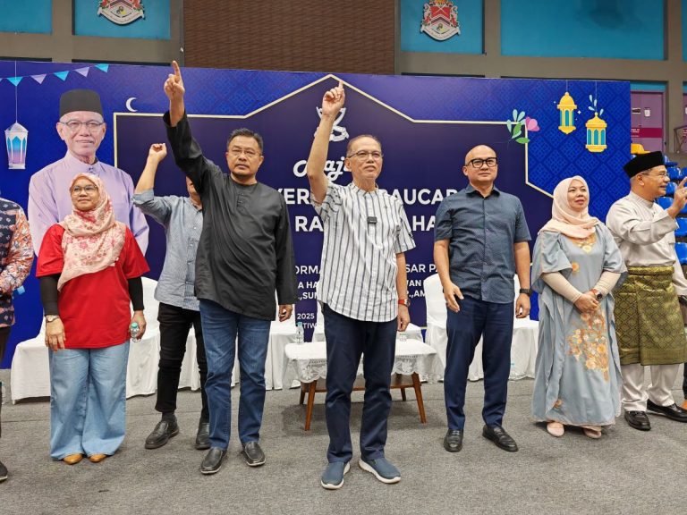 Baucer minyak dan bantuan untuk anak Pahang di perantauan sempena Aidilfitri