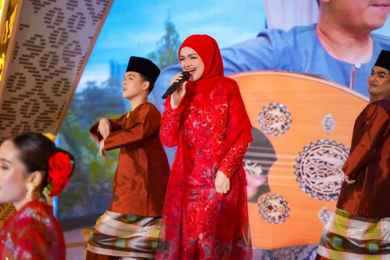 ‘Raya Nak Ke Mana?’, Siti Nurhaliza kembali dengan single raya terbaharu yang menggamit nostalgia