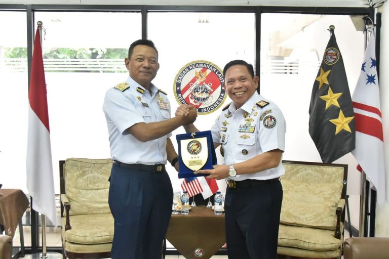 KP Maritim Malaysia adakan lawatan kerja rasmi ke BAKAMLA