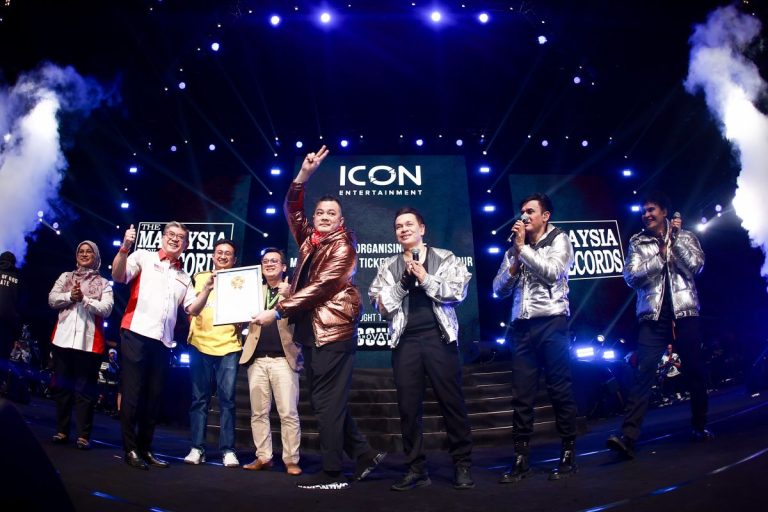 KRU, Icon Entertainment terima dua pengiktirafan Malaysia Book of Records menerusi Konsert GenKRU 2025