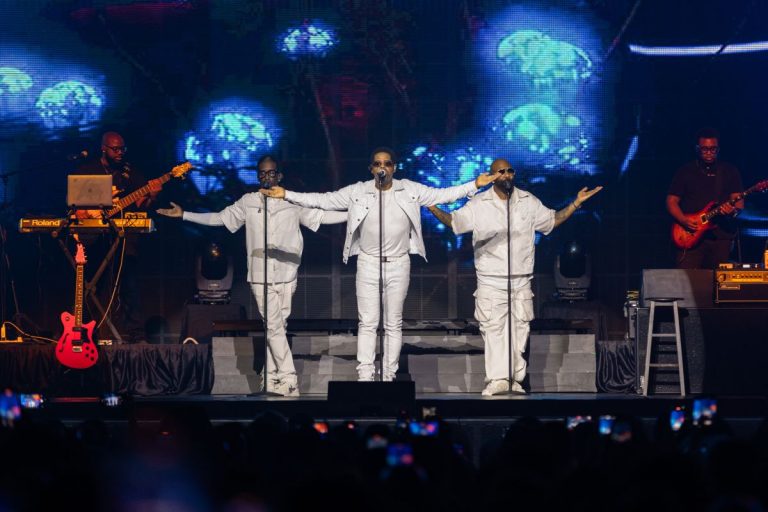 Boyz II Men gegarkan Mega Star Arena dalam konsert penuh nostalgia