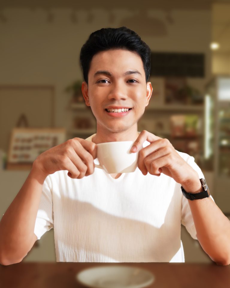 Irsyad Tarudin kini penyampai baharu Suria FM, warnai malam bersama “Kafe Suria”