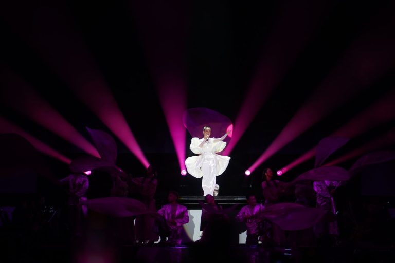 Rossa gegarkan Axiata Arena dengan ‘Here I Am Concert’: Persembahan penuh emosi dan penghargaan kepada muzik nusantara