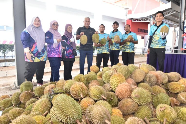 2.3 tan durian serikan sambutan Hari Keluarga UPSI 2025
