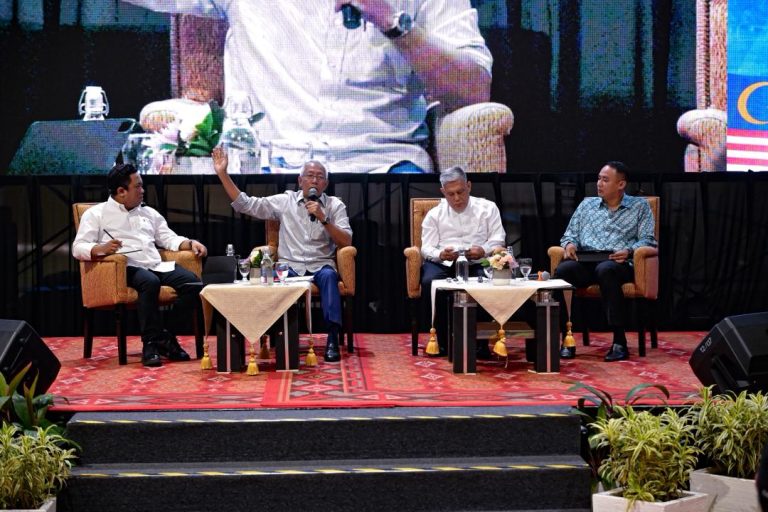 Guru perlu sesuaikan kaedah pengajaran dengan era AI – Mahdzir Khalid