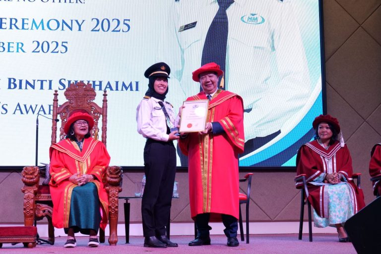 Konvokesyen Meritus University 2025 lahirkan pemimpin industri Baharu