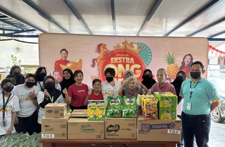 Lotus’s Malaysia santuni warga emas sempena Tahun Baru Cina melalui inisiatif #KitakanJiran