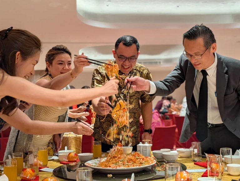 Pullman Kuching lancar menu jamuan Tahun Baharu Cina 2026 menerusi malam penghargaan bertemakan ‘The Golden Horse Homecoming’