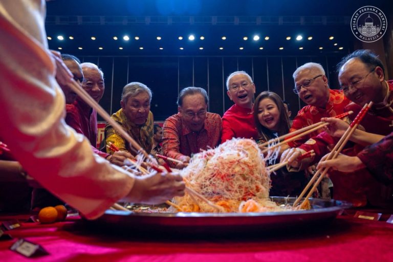Perpaduan rakyat Malaysia terserlah pada sambutan Tahun Baharu Cina 2026 – Anwar Ibrahim