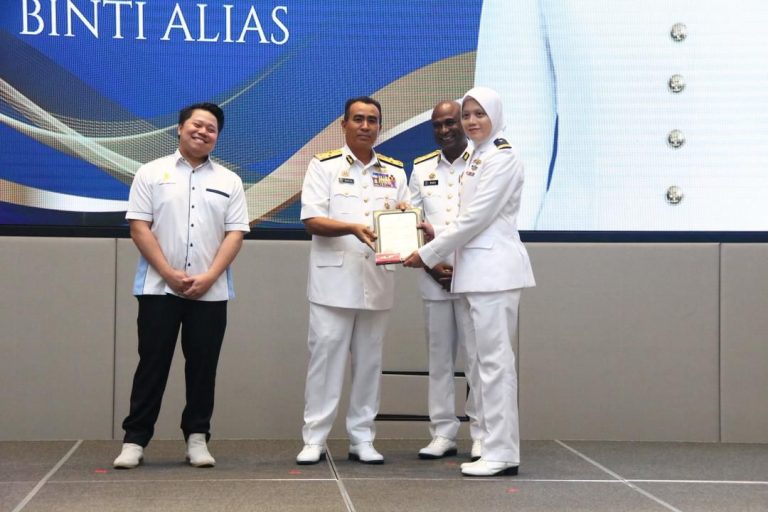 Nurul Alifa cipta sejarah, pegawai wanita pertama Maritim Malaysia terima sayap penerbang